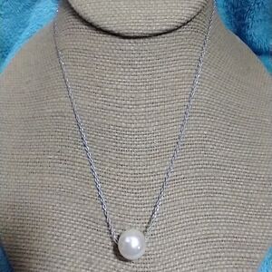 Elegant Silvertone Faux Pearl Necklace vintage